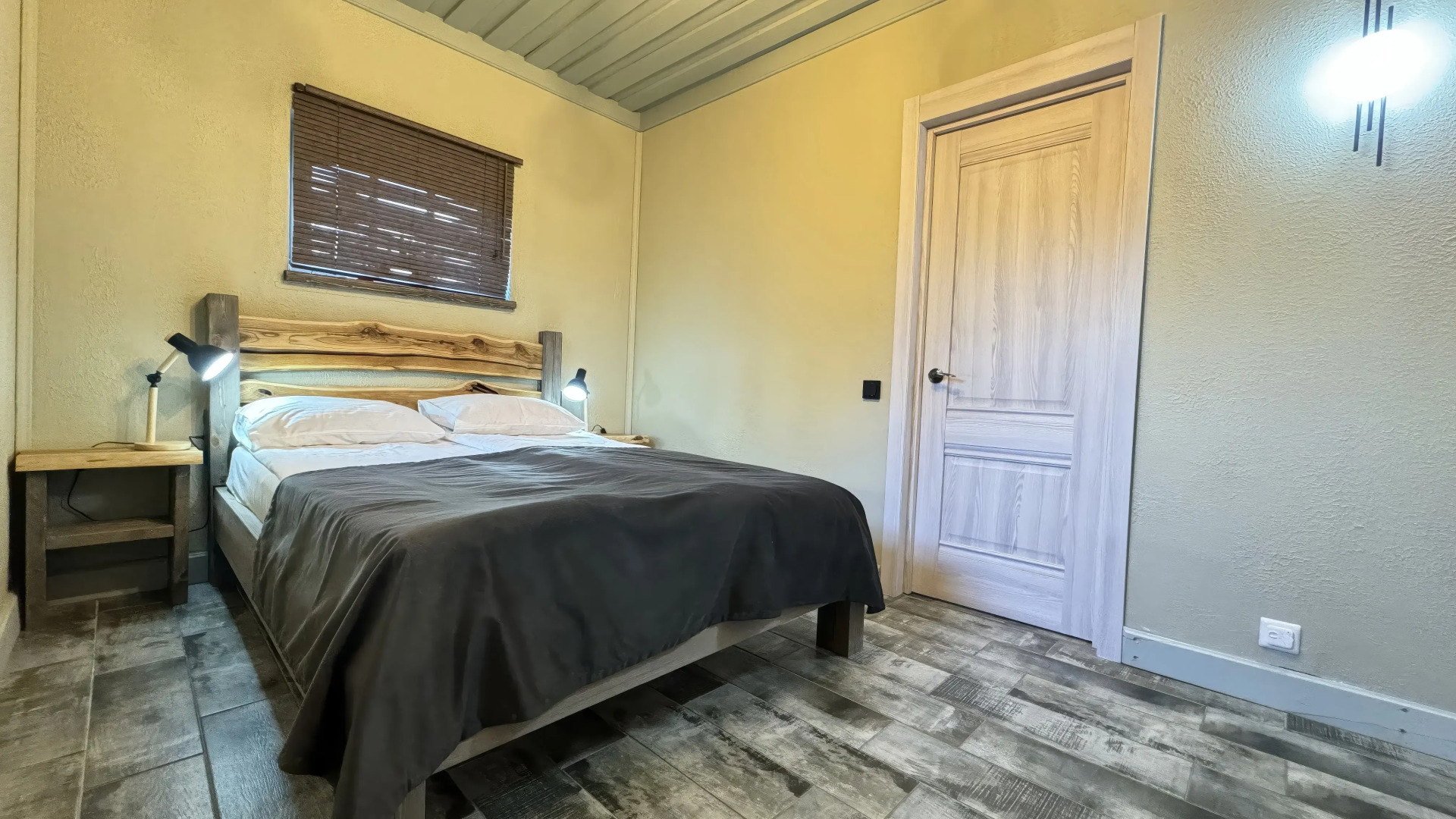 Частный дом коттедж у пристани в центре города