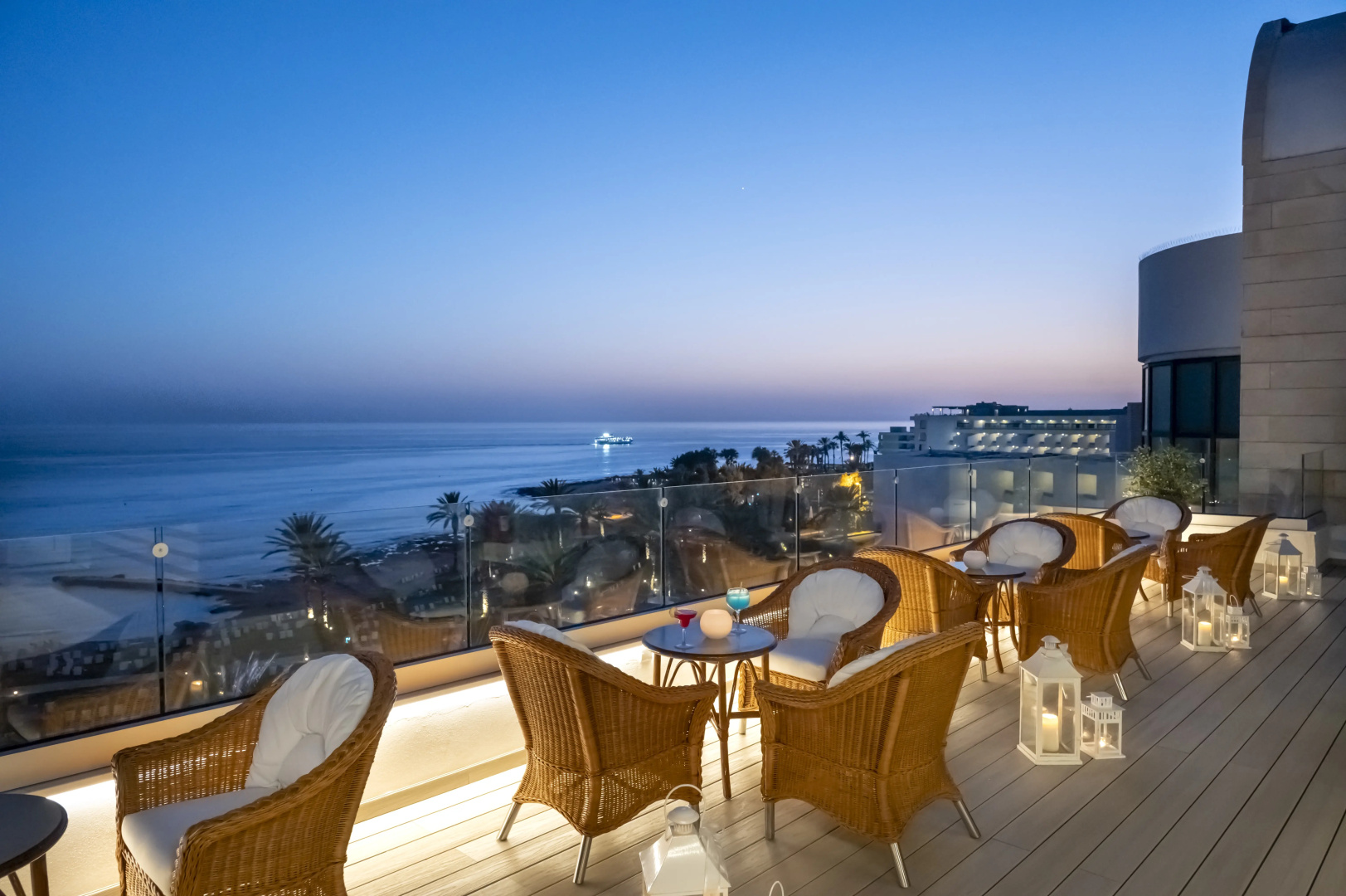 Отель Constantinou Bros Athena Beach