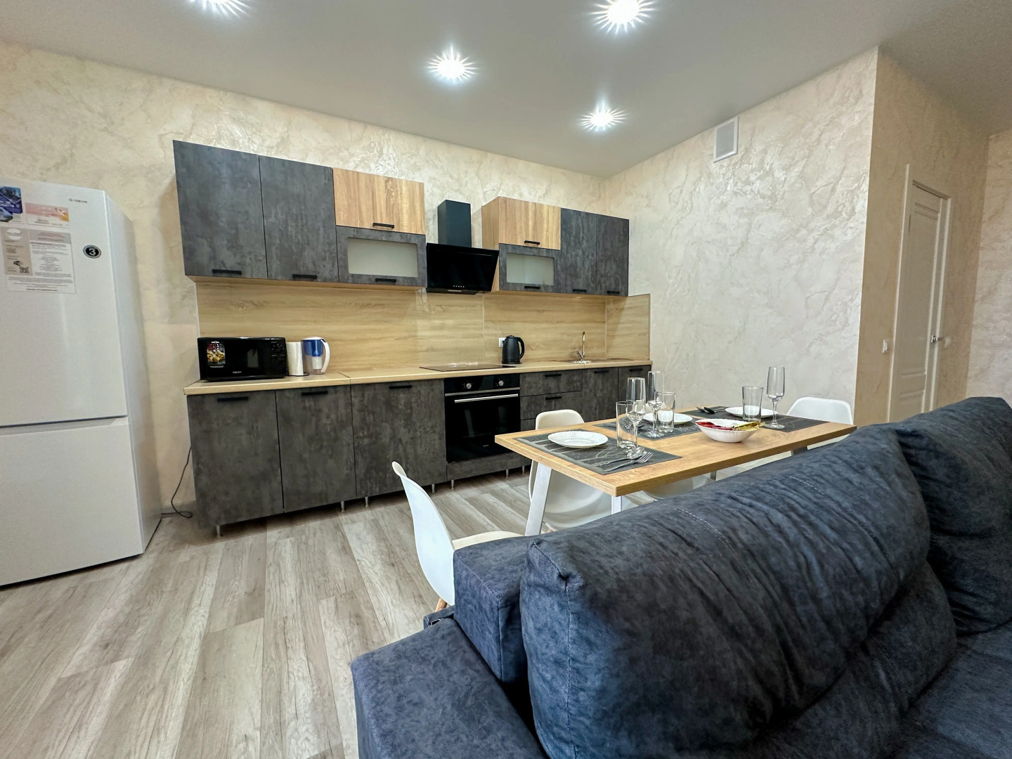 Квартира Трехкомнатная Оптимистов 9