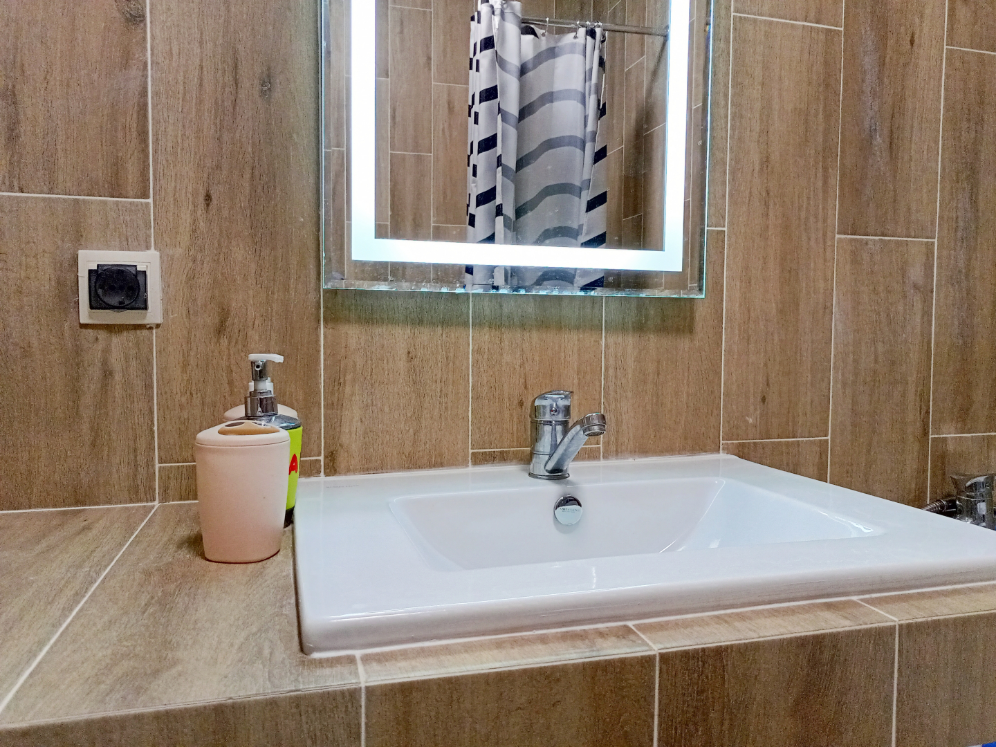 Апартаменты элитные на Коминтерна 91 этаж 13