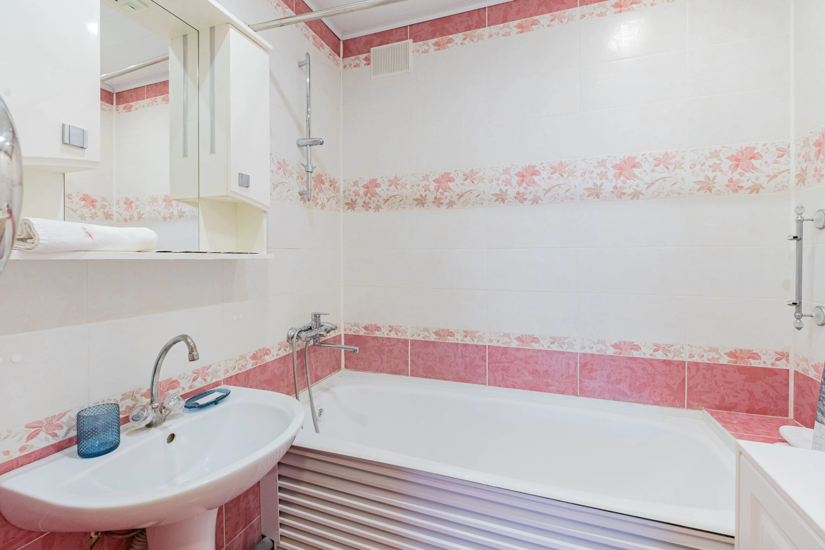 Апартаменты Петровские на А.Иванова 27