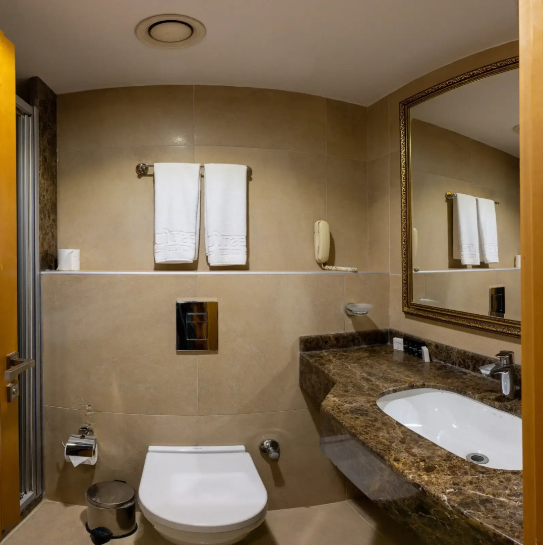 Aven Hotel