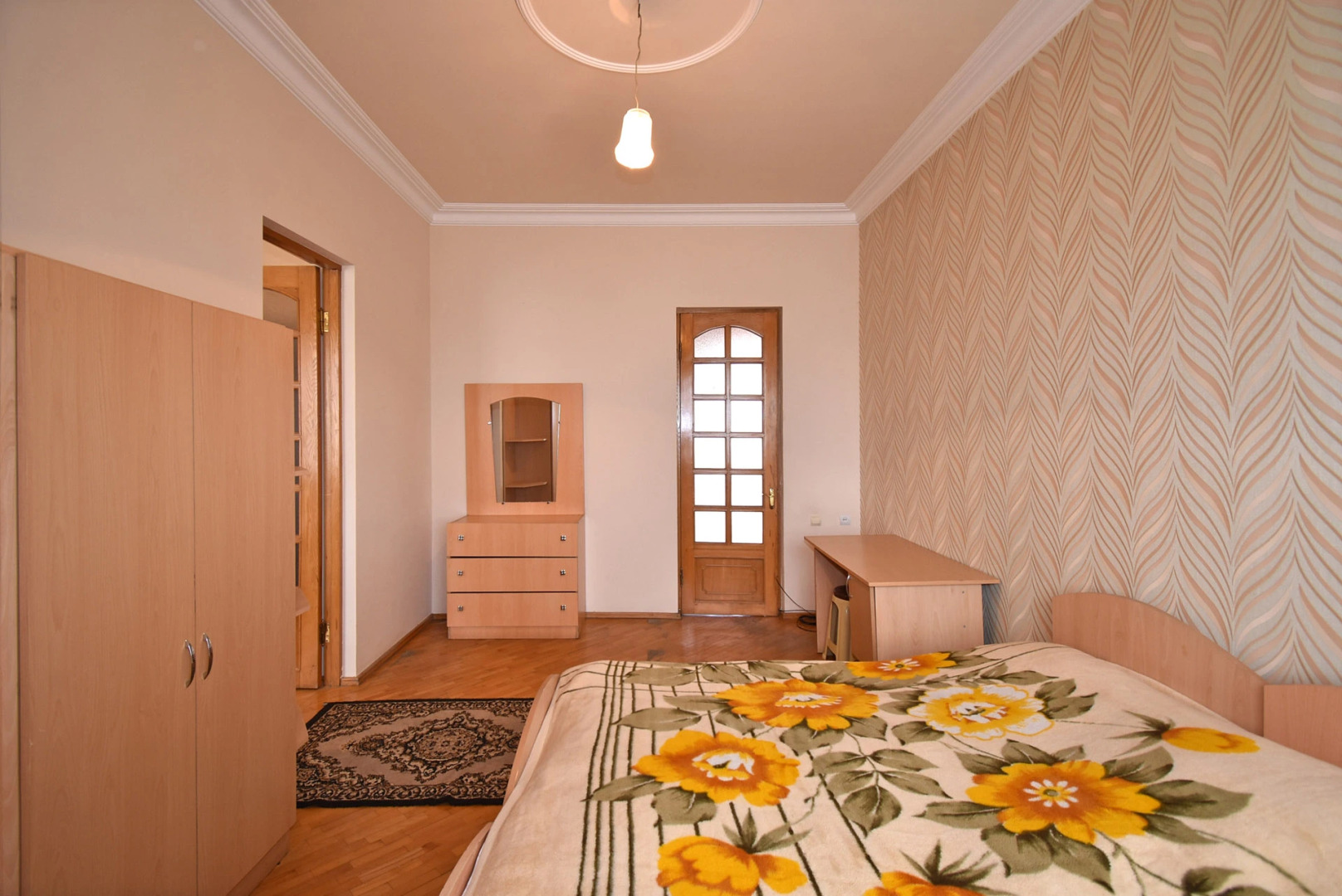 6 комнатный особняк с видом на сад