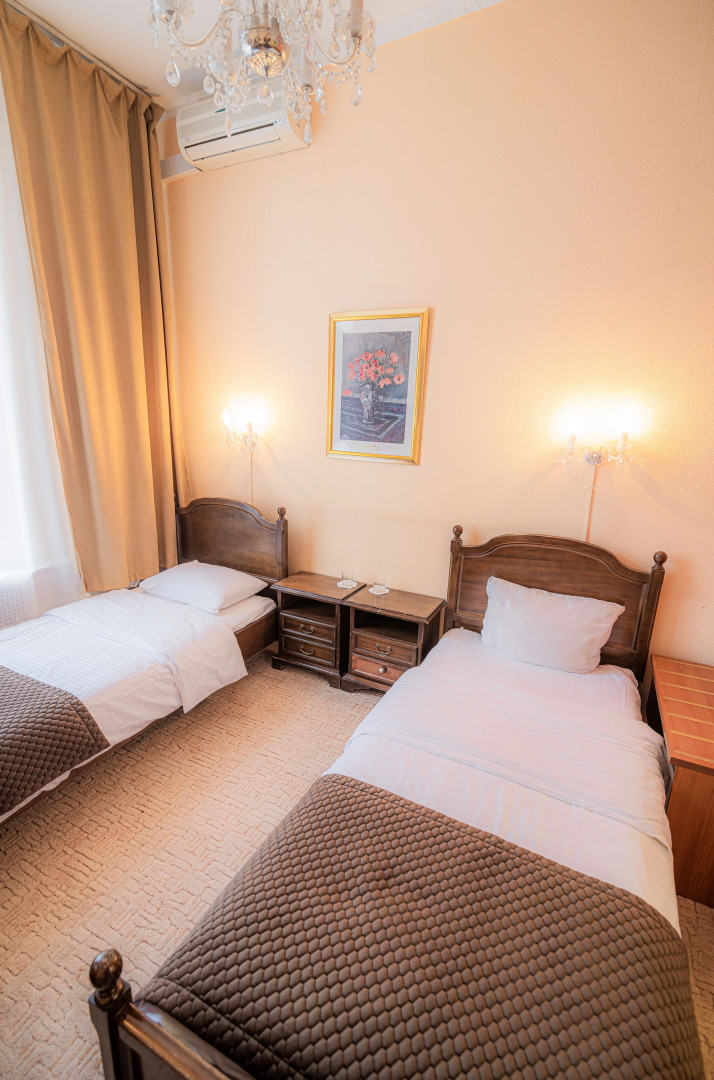 Отель Ист-Вест