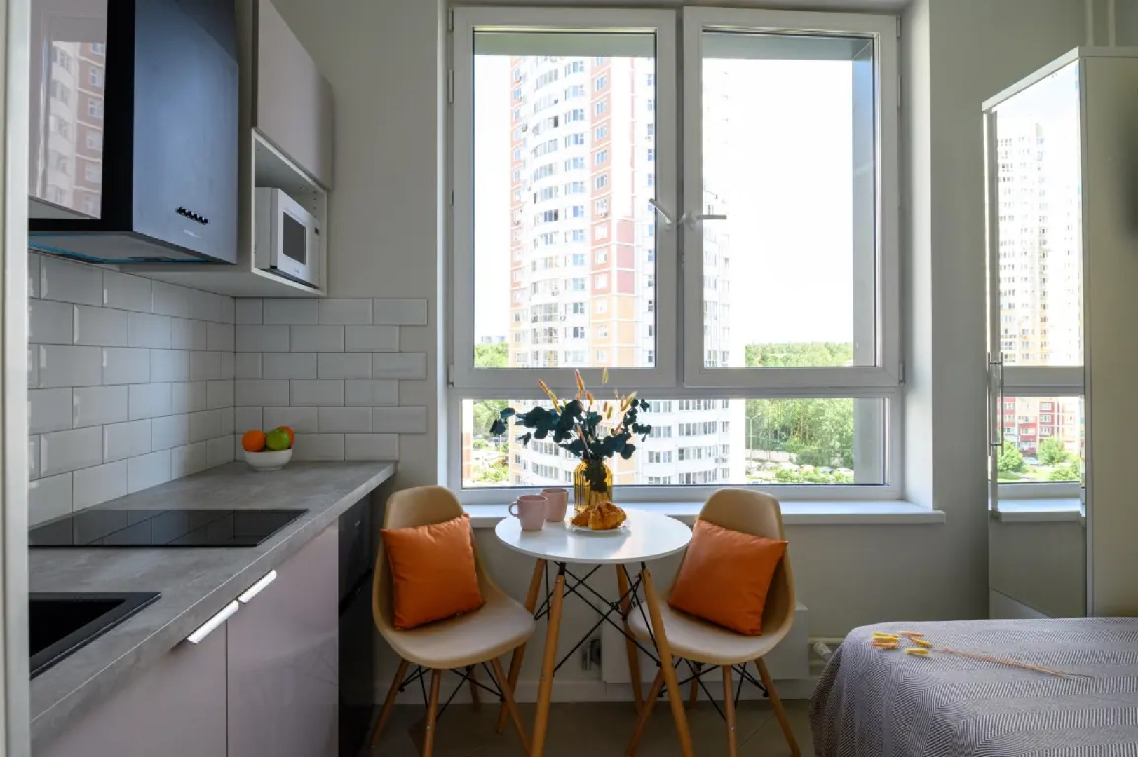 Апартаменты дизайнерские яркие рядом с Внуково 1