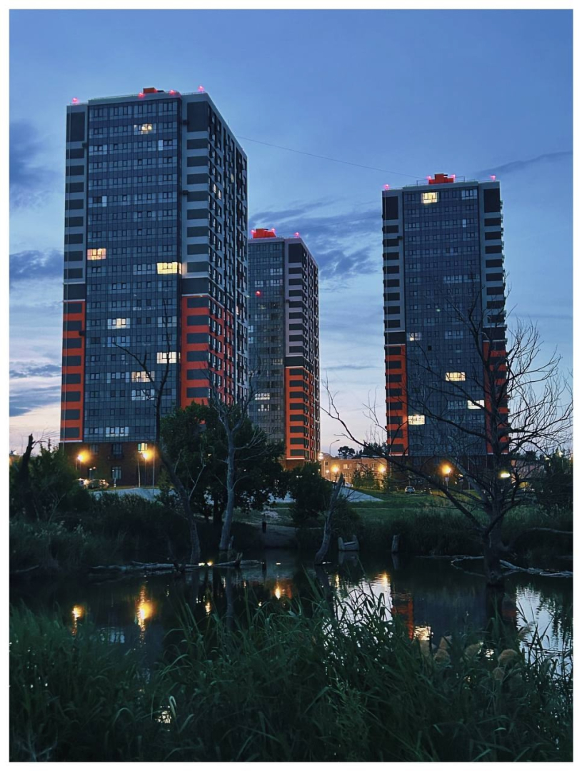 Квартира с панорамными окнами с видом на озеро