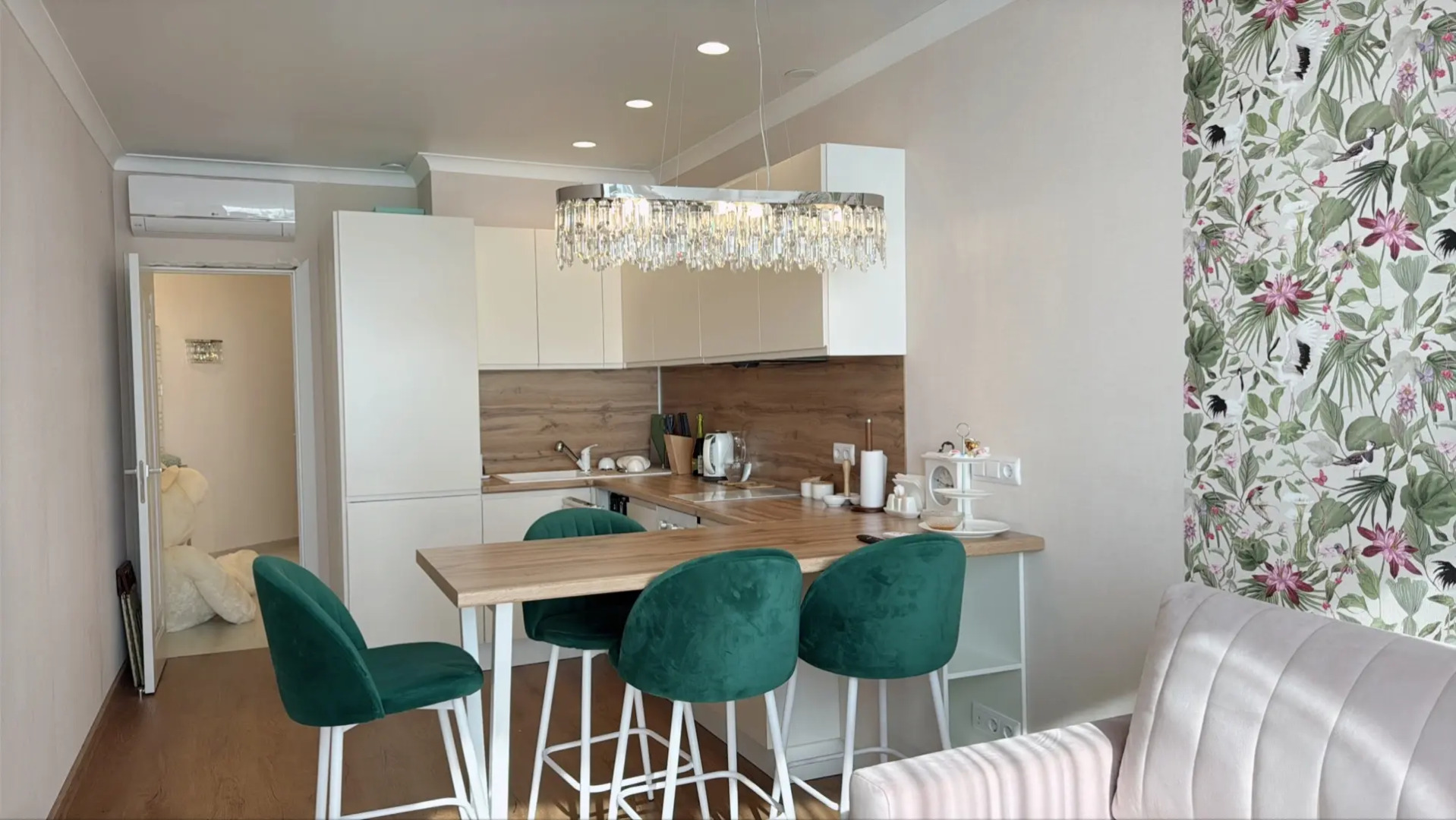 Апартаменты двухкомнатные MorskayaSimfonya-2 люкс с панорамой на море бассейном