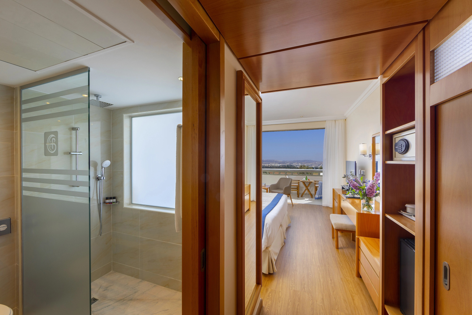 Отель Constantinou Bros Athena Beach