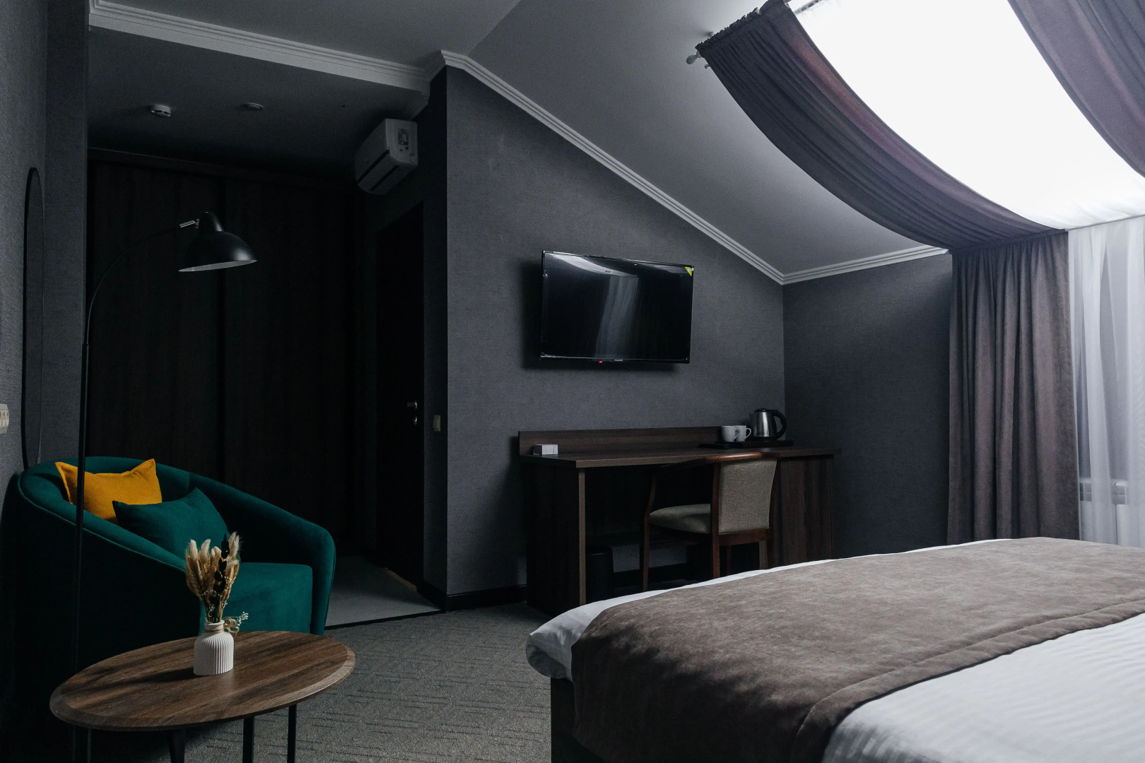 Отель Alex Royal