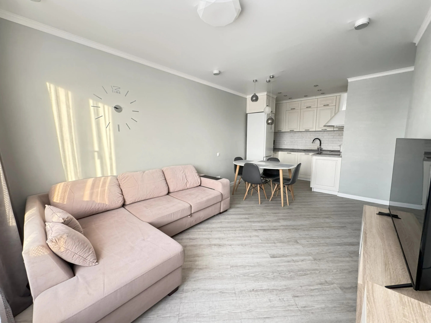 Апартаменты Четырехместная дизайнерская квартира в ЖК "Новин"