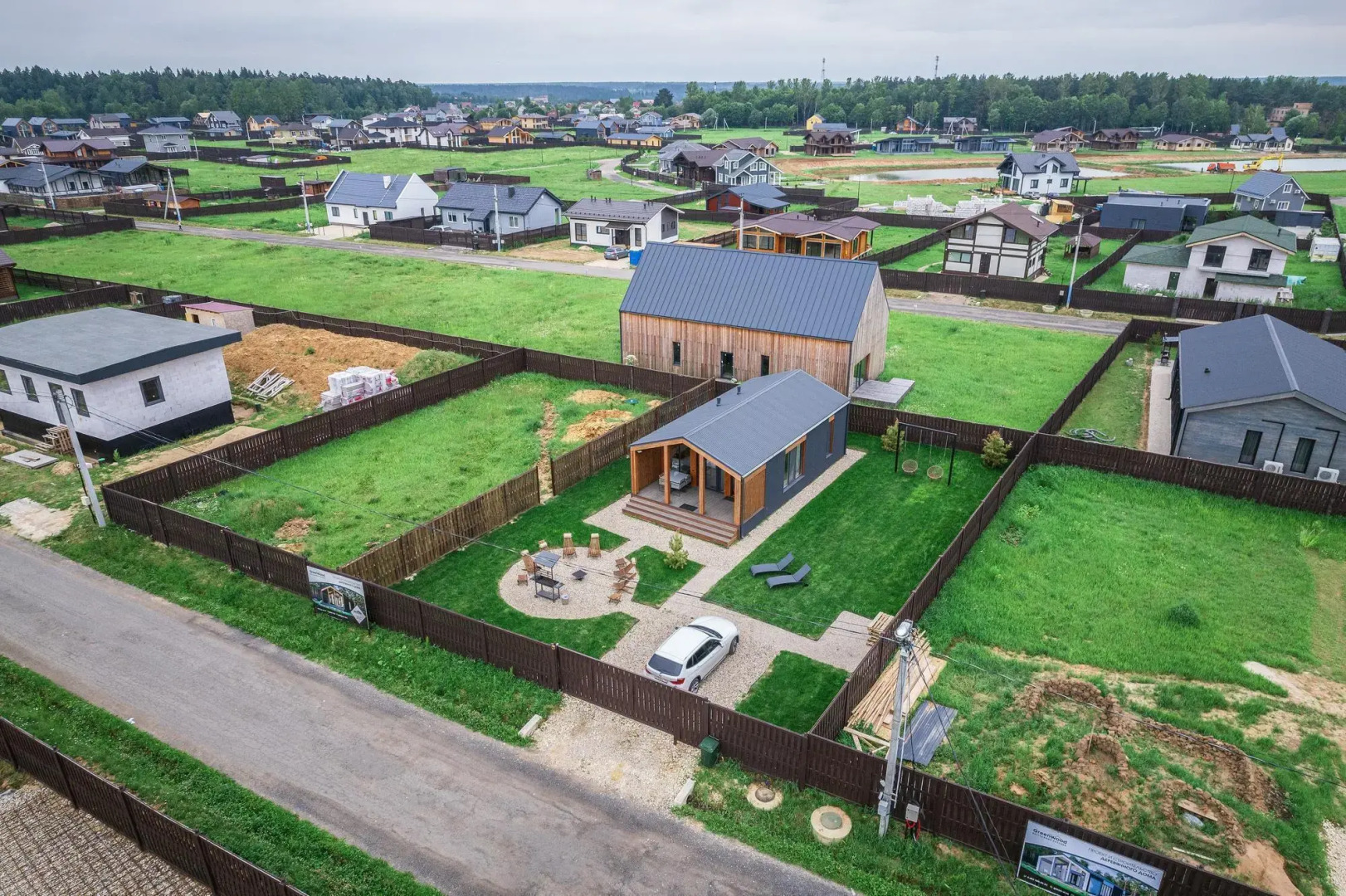 Частный Дом Среди Зимнего Леса с Панорамными Окнами