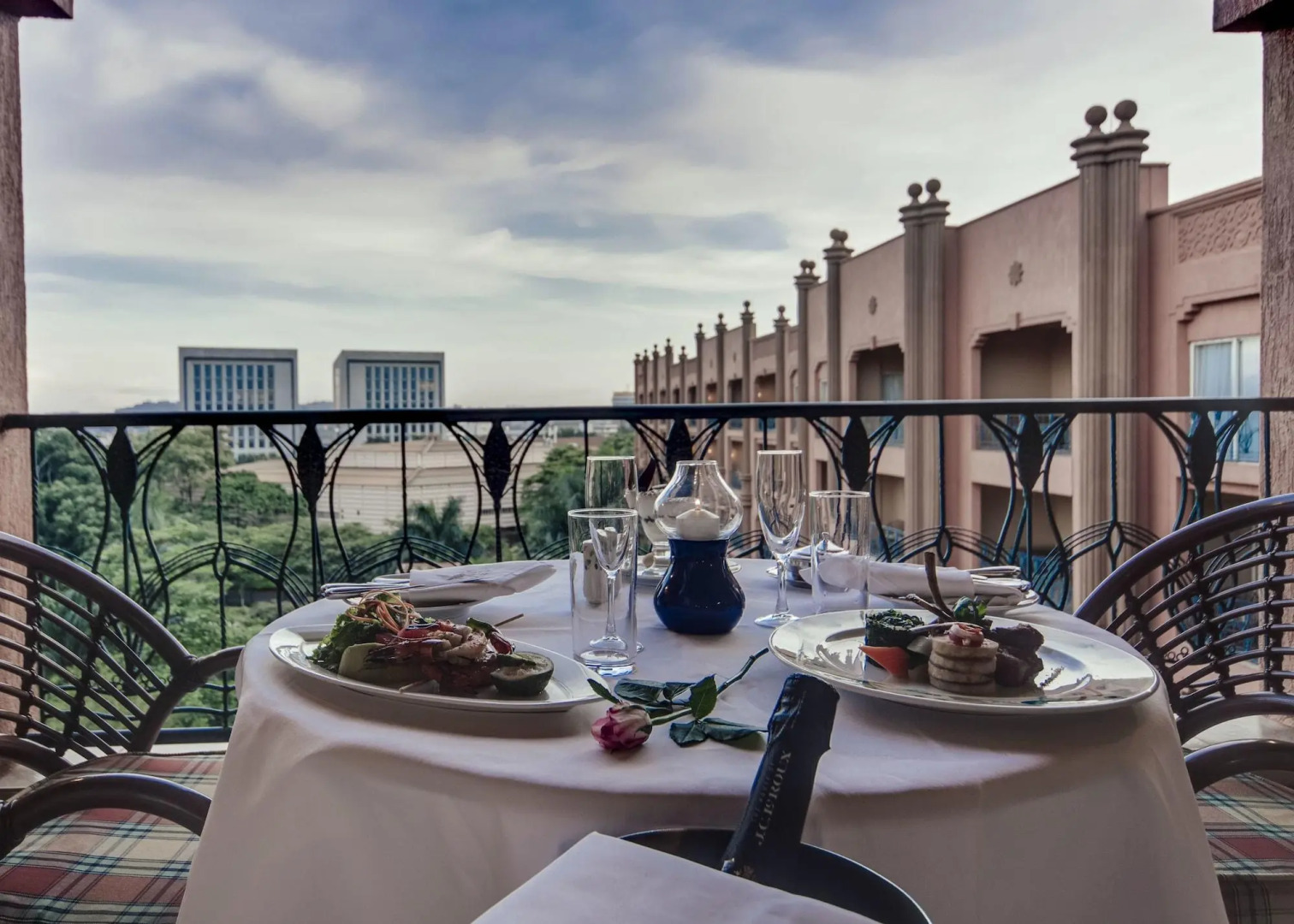 Отель Kampala Serena