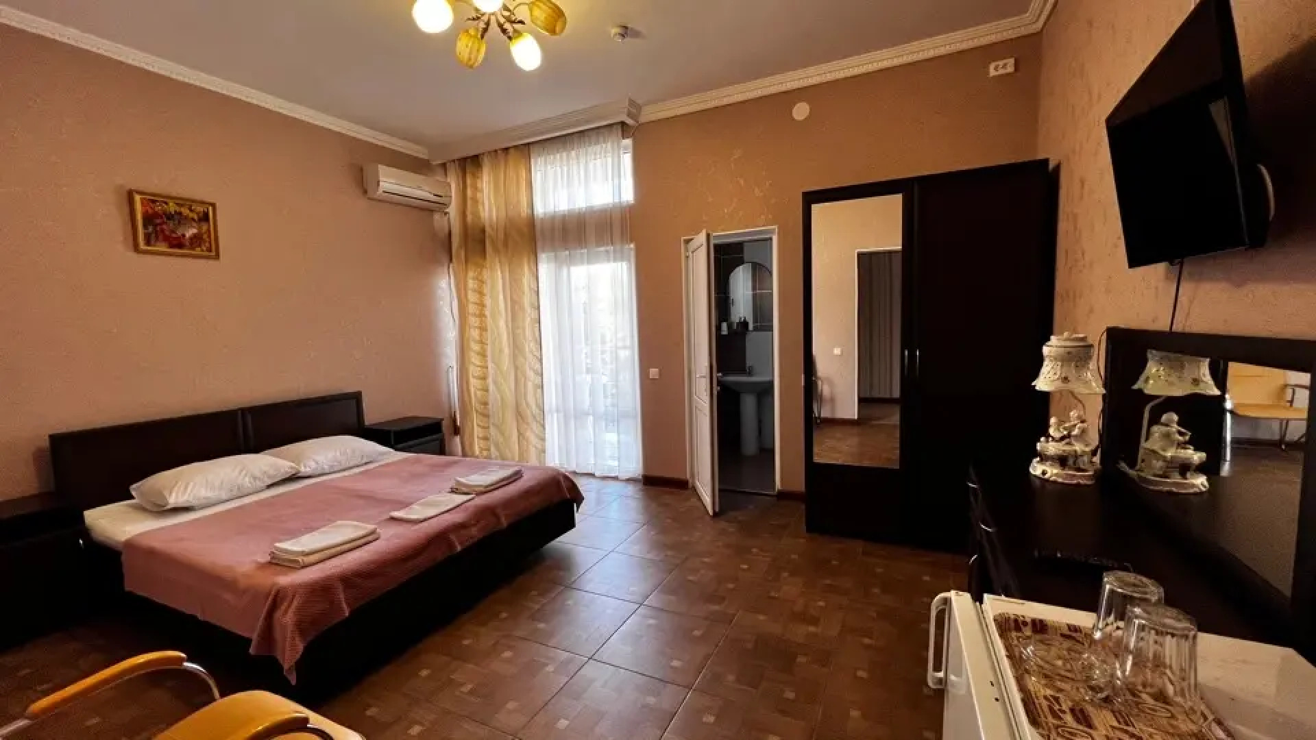 Отель Кристал