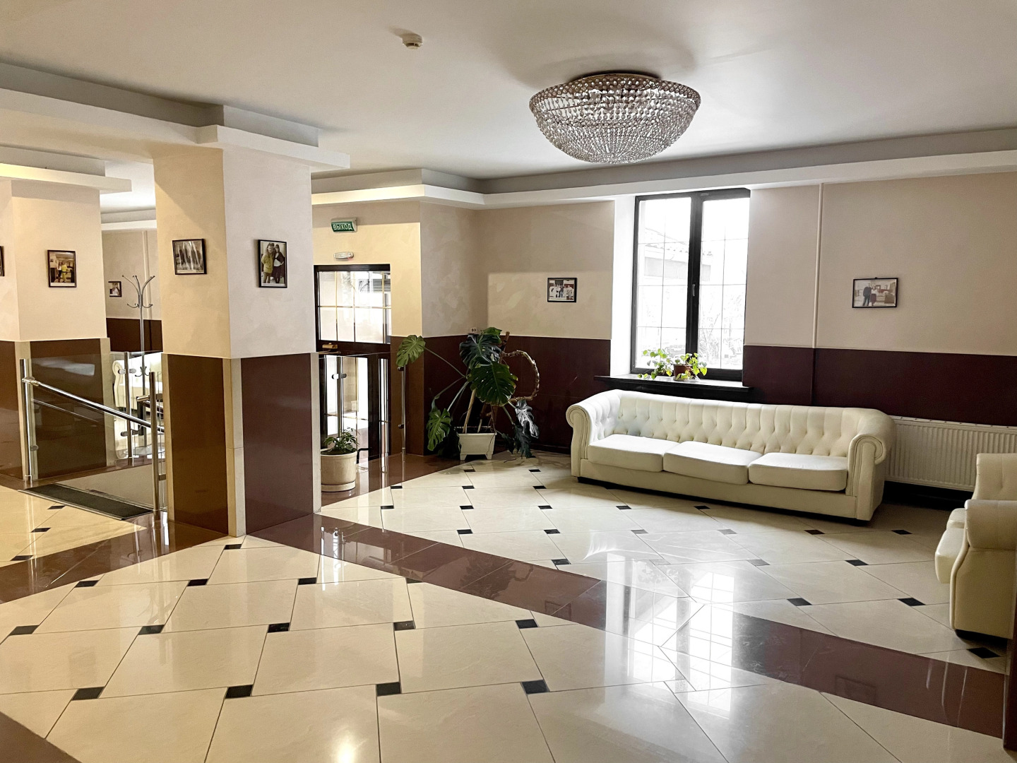 Отель Корона