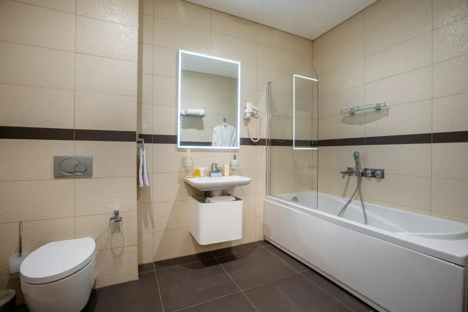 Rockmond 58 Junior Suite 7