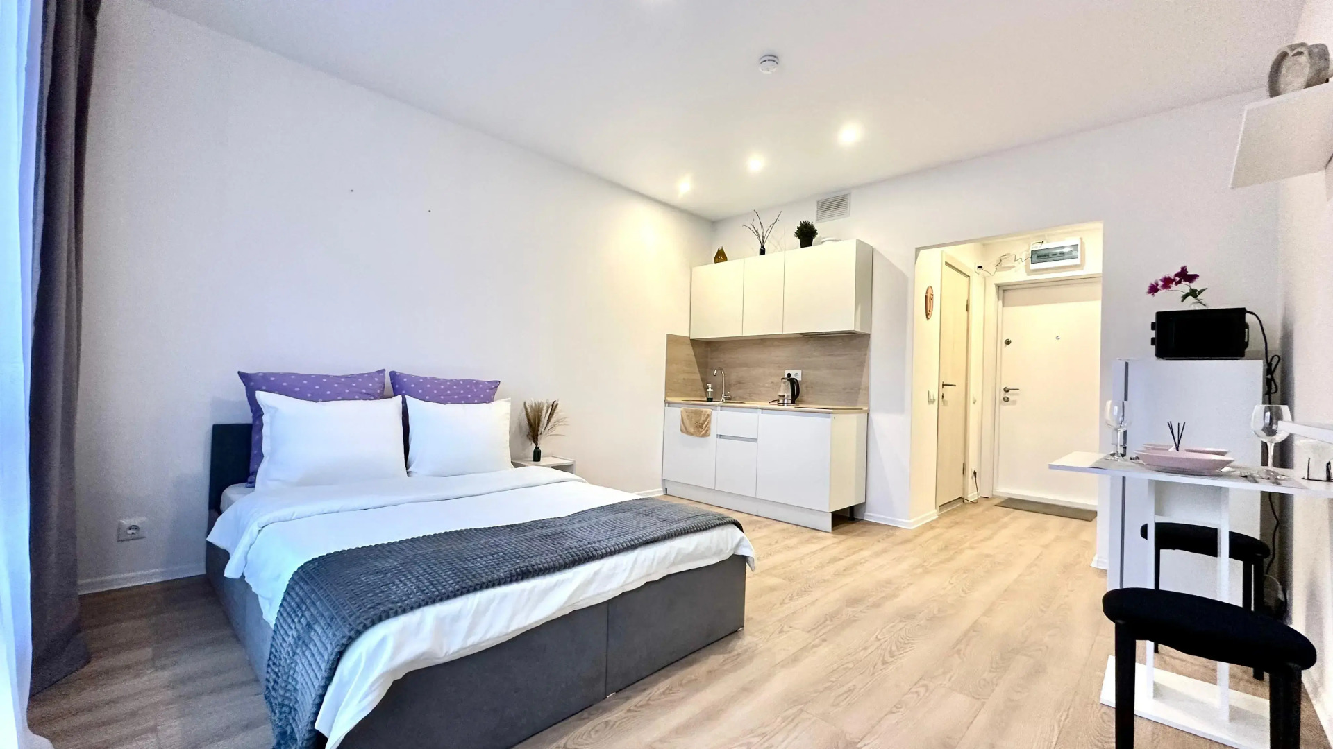 Апартаменты Истоман Студия вид на пруд