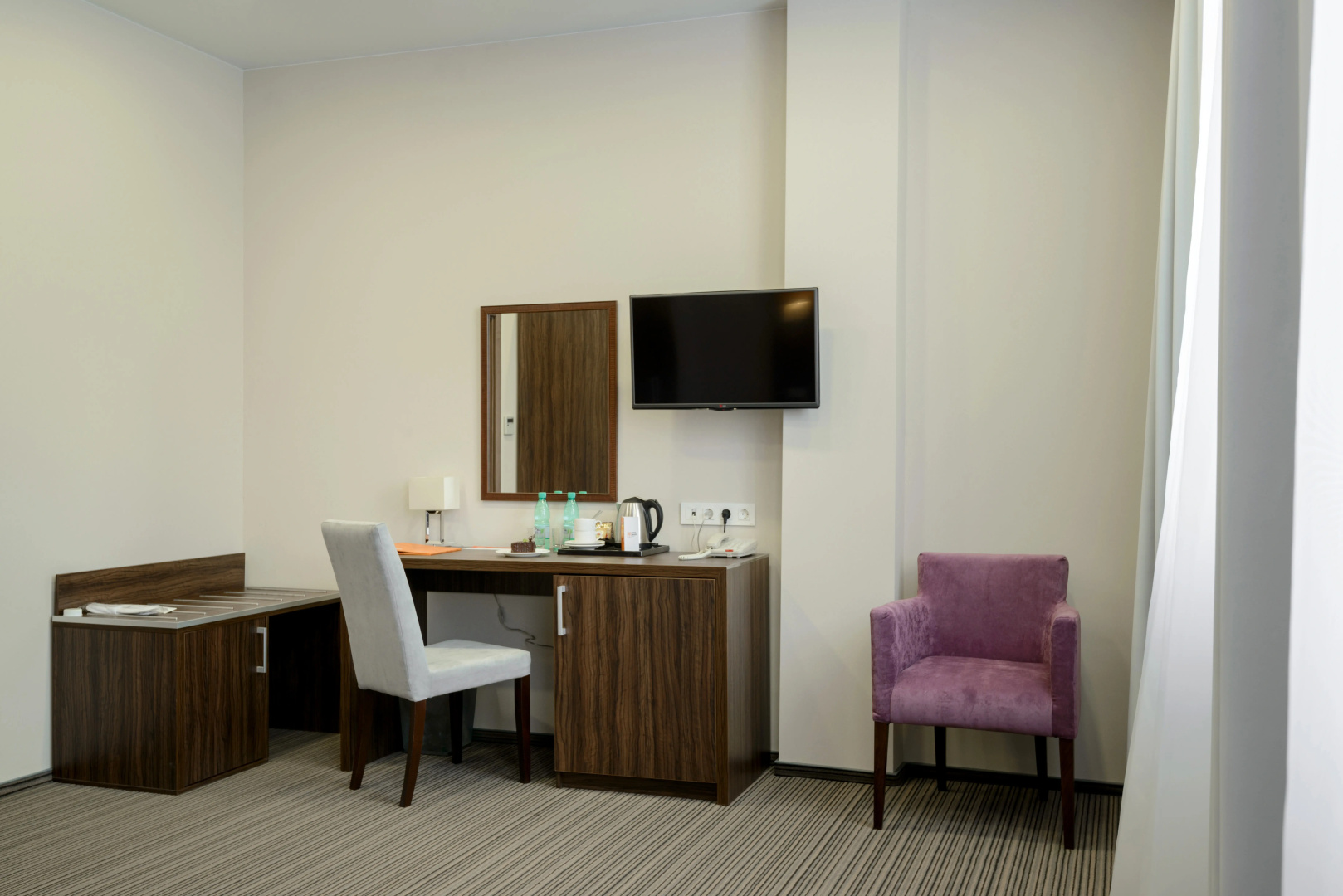 Отель PARK WOOD HOTEL