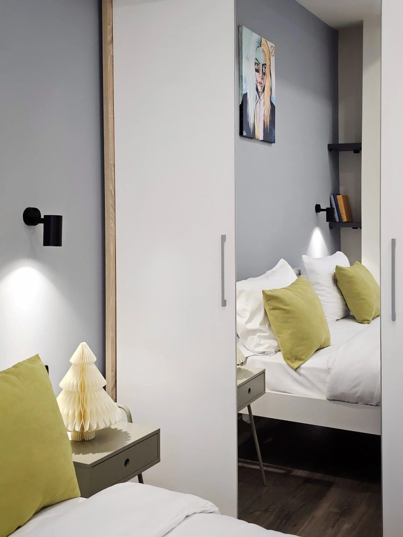 Апартаменты Newly Renovated Condo, Steps to Republic Square