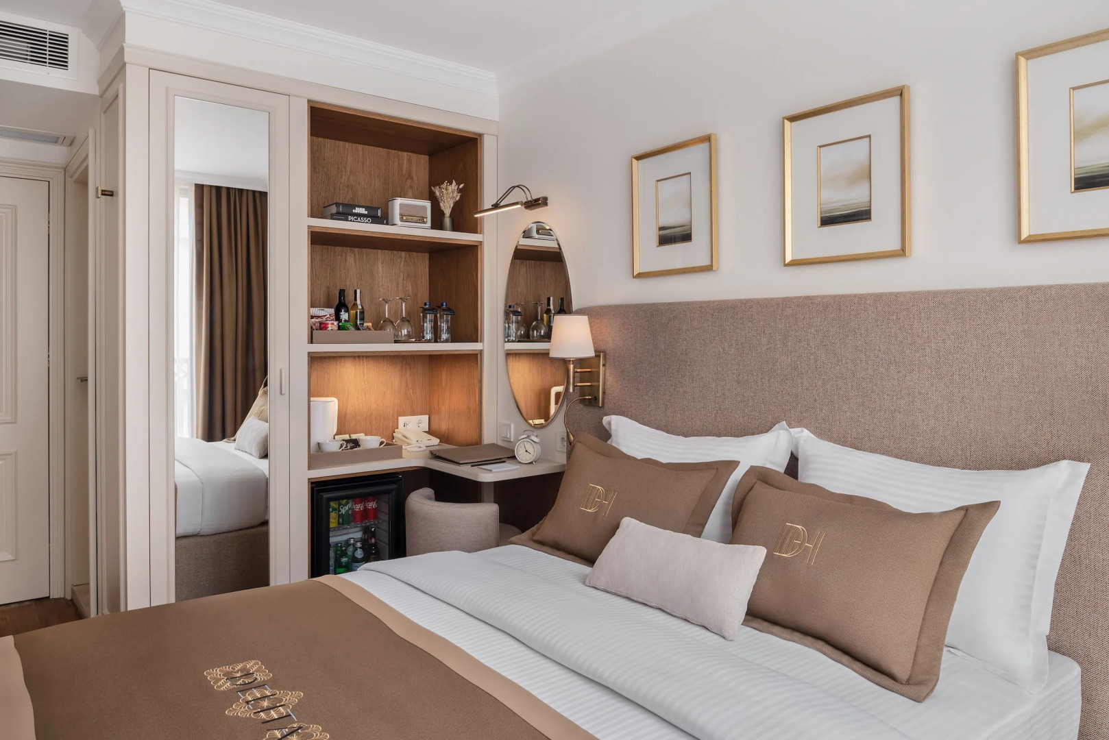 Отель Delita City