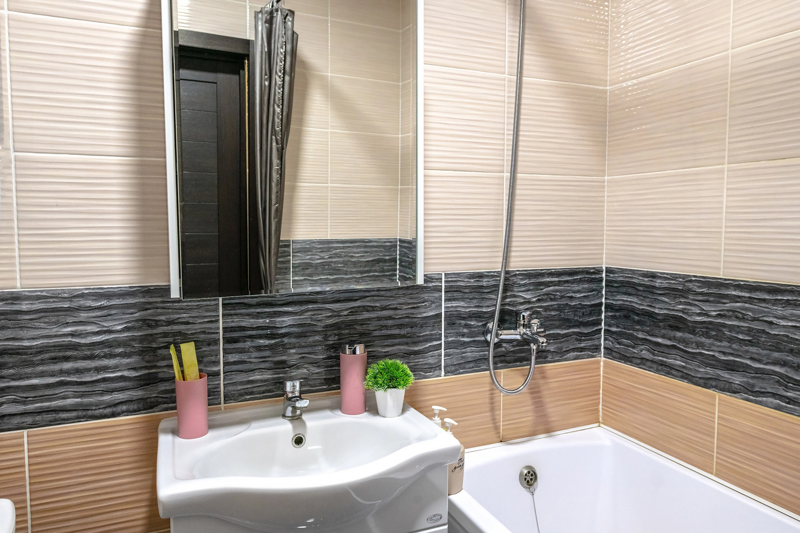 Апартаменты TopHouse на Можжевеловой 18, 2 этаж Двухкомнатные