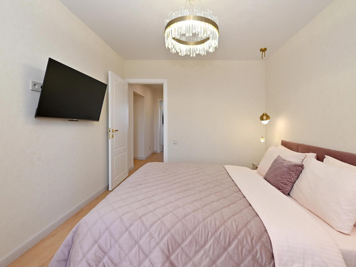 КвартираKenig Holidays 3-к в центре Рыбной деревни у Кафедрального собора