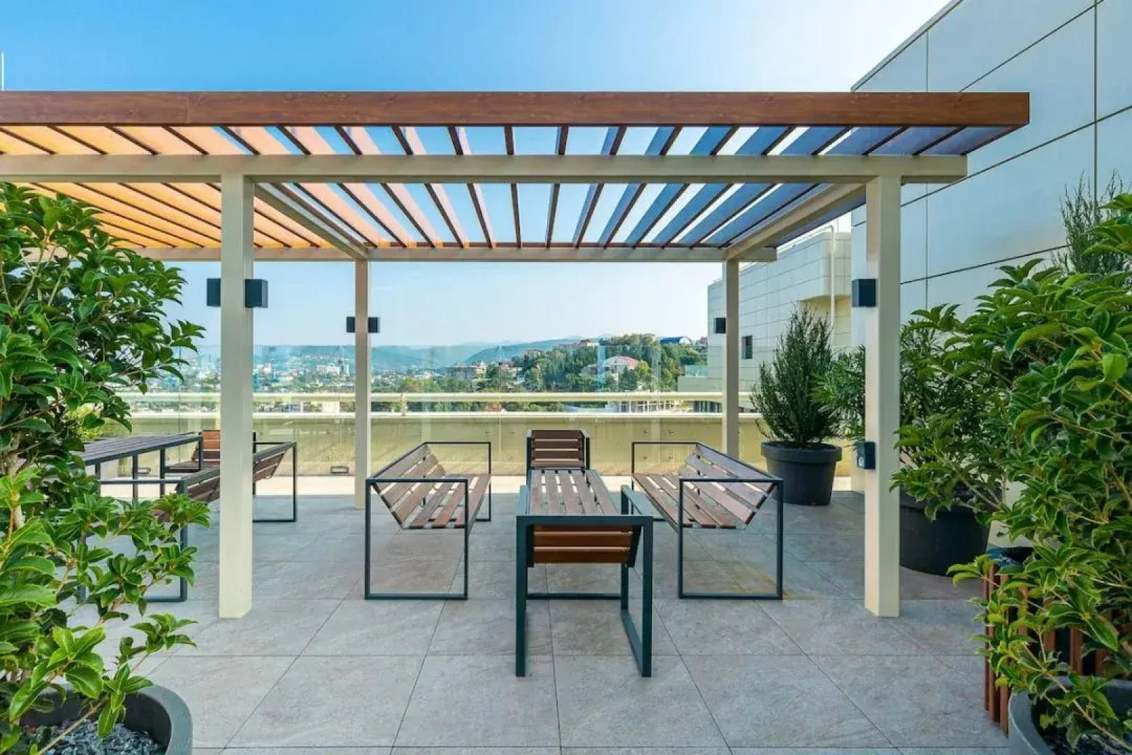 Апартаменты у Дендрария в ЖК Метрополь на самом высоком этаже, где есть бассейн