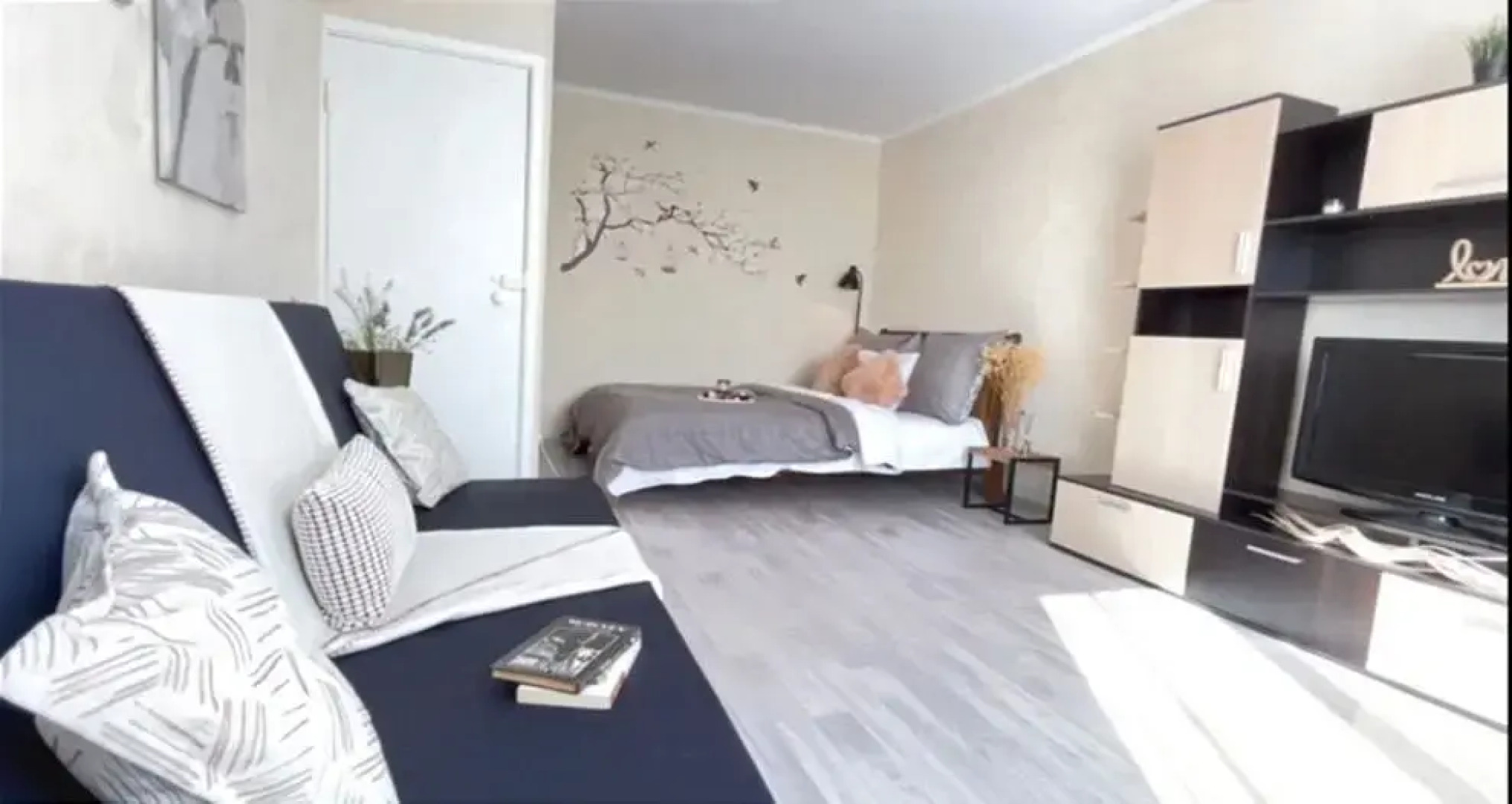 Комфорт Апартаменты Lora Home на Пражской