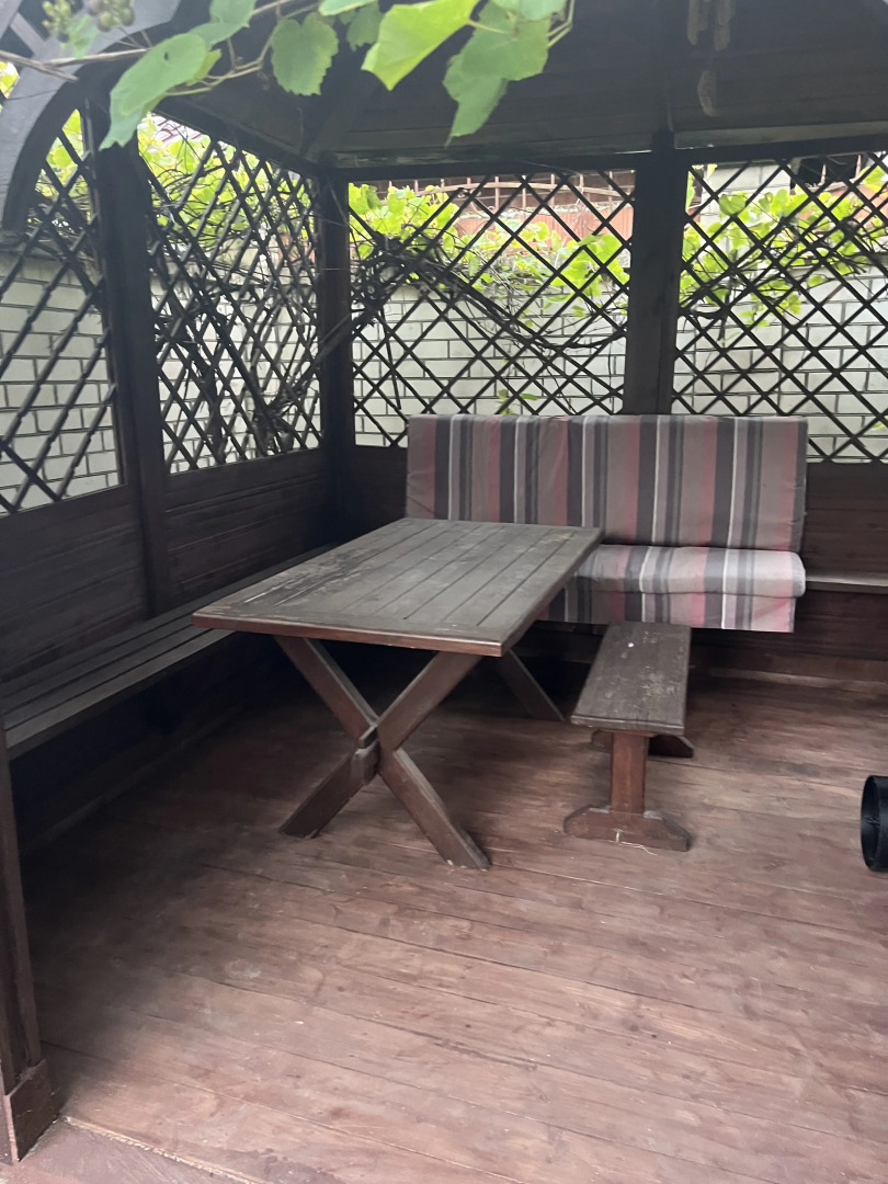 Частный дом с бассейном, сауной и камином