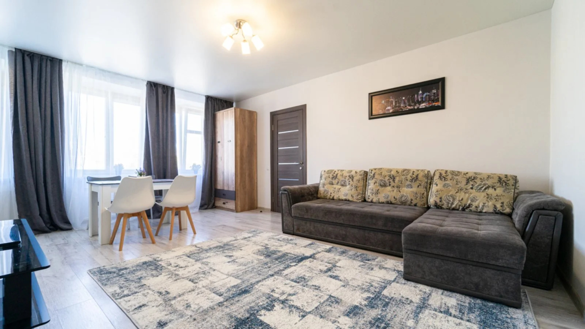 Апартаменты Apartments in the centre of Minsk on Pr. Nezavisimosti 52