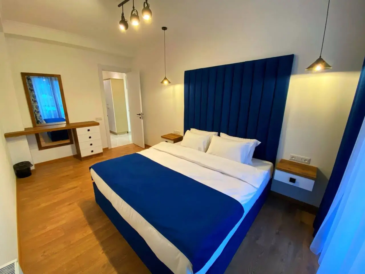 Апартаменты City Heart Luxury Apartment