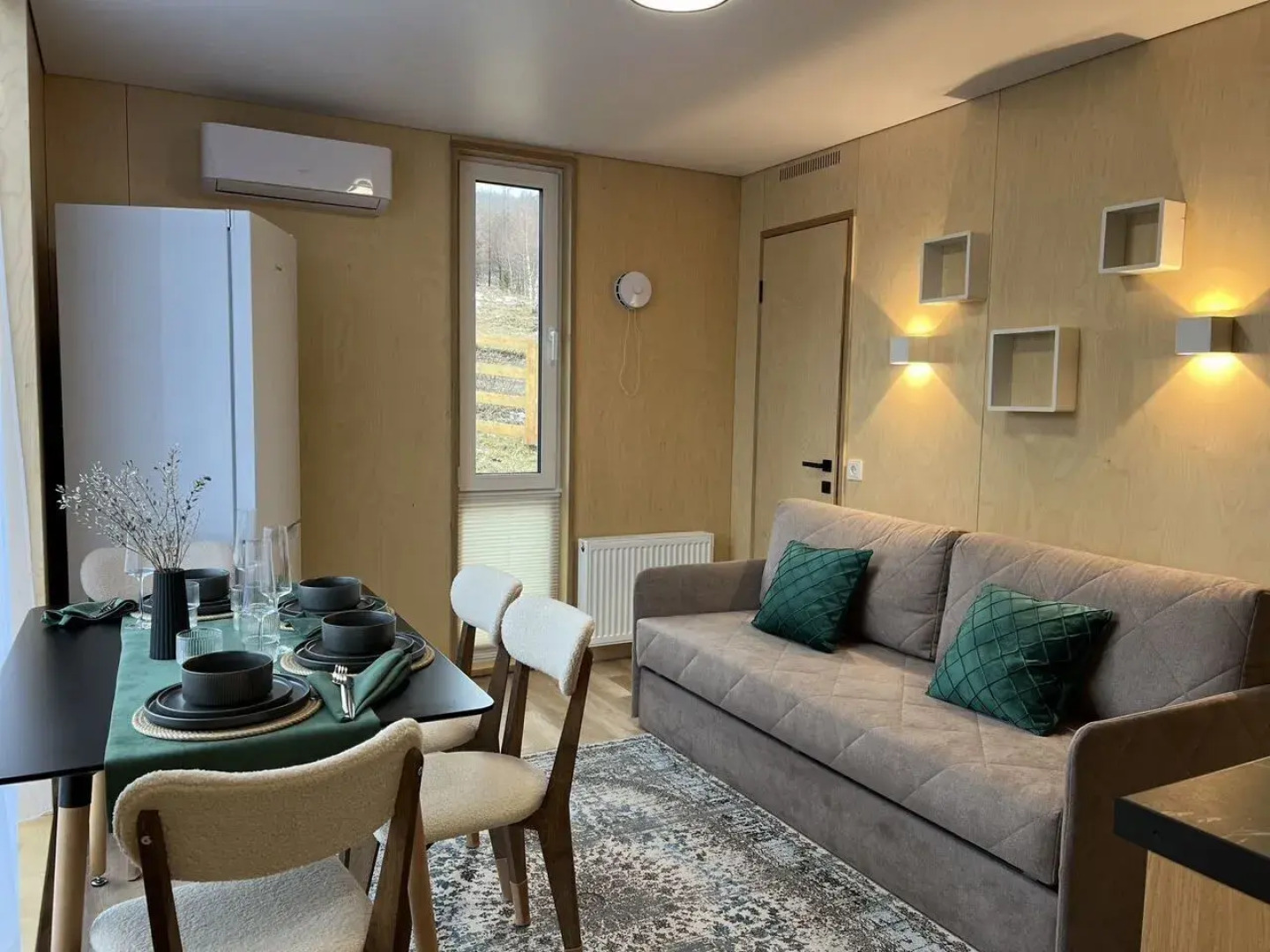 Частный дом Mодульный дом Cны Алтaя с пaнopaмным видом на тaйгу и гopу Cpлык