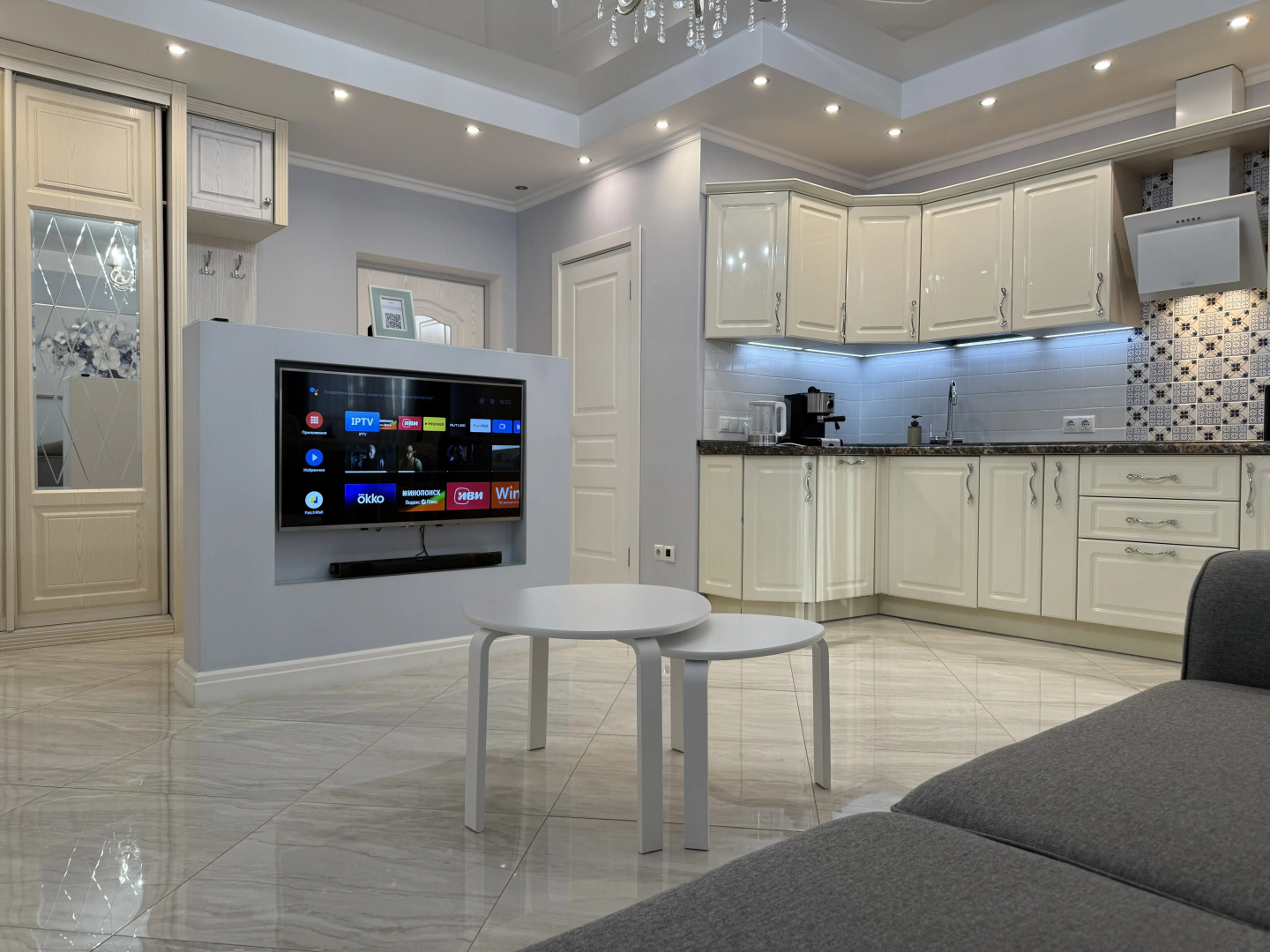 PK DESIGN - двухкомнатная квартира с отдельной спальней