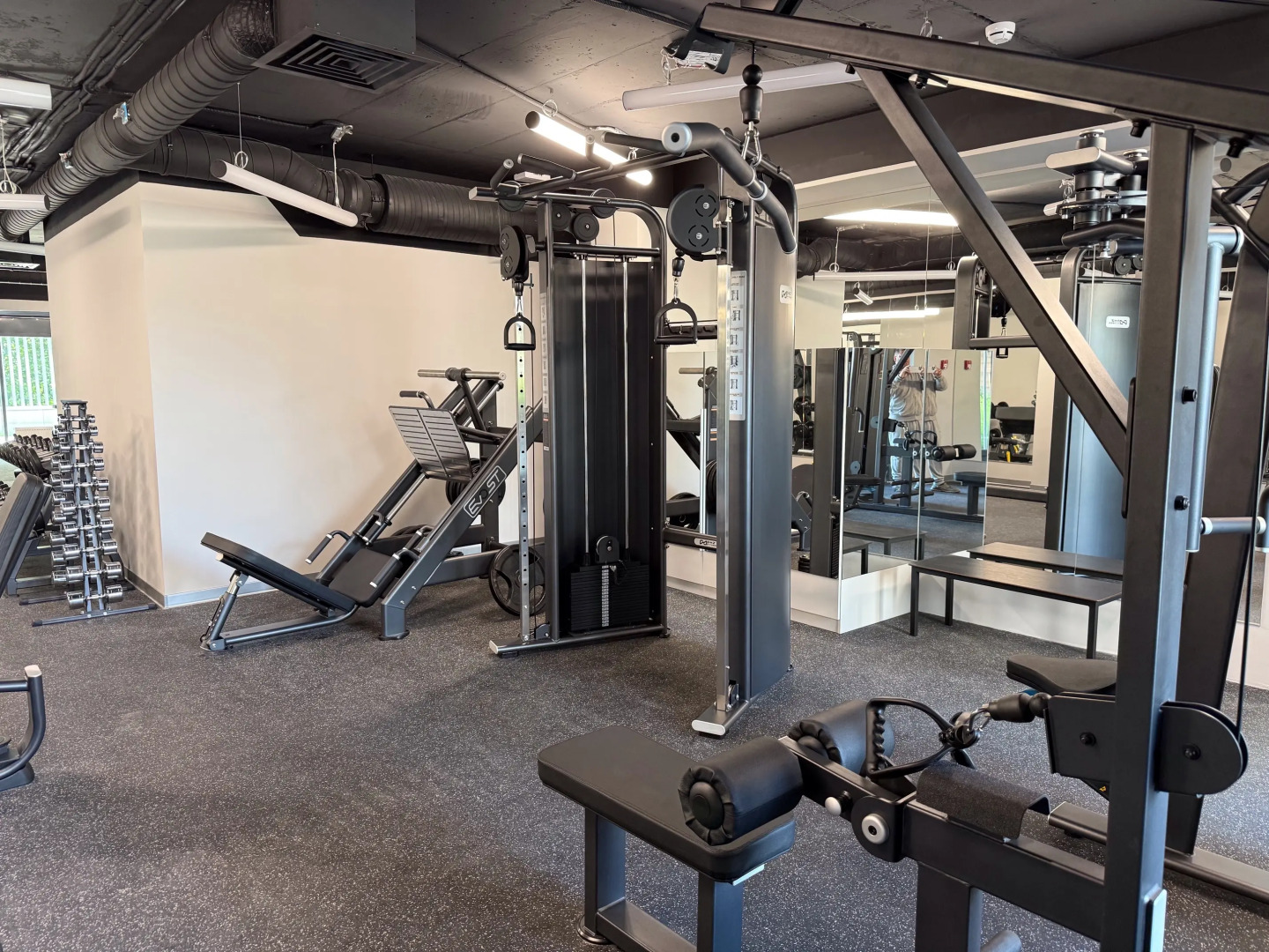 Апартаменты зеркальные в доме с бассейном в Сестрорецке