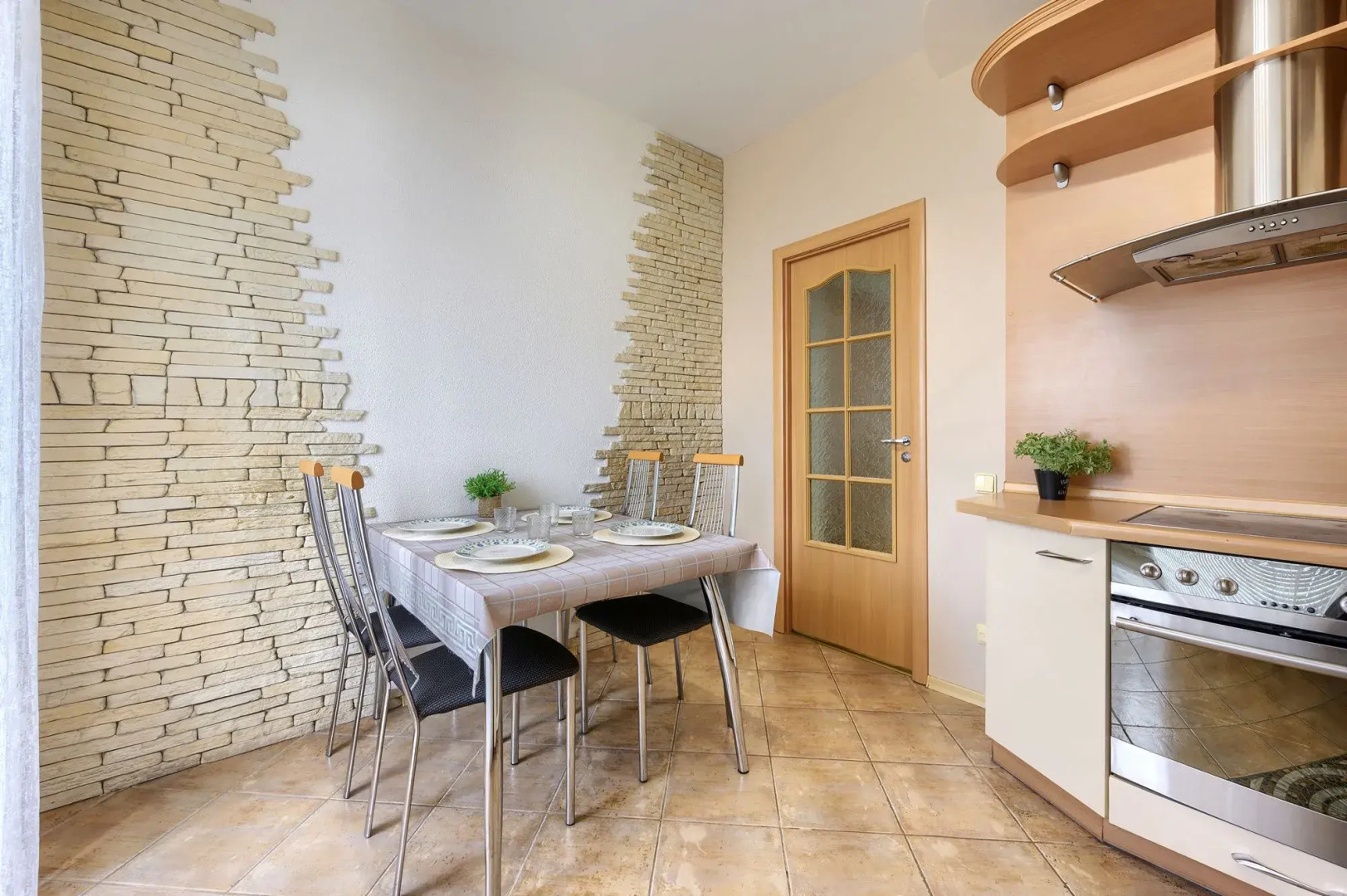 Трёхкомнатные апартаменты на Маршала Чуйкова