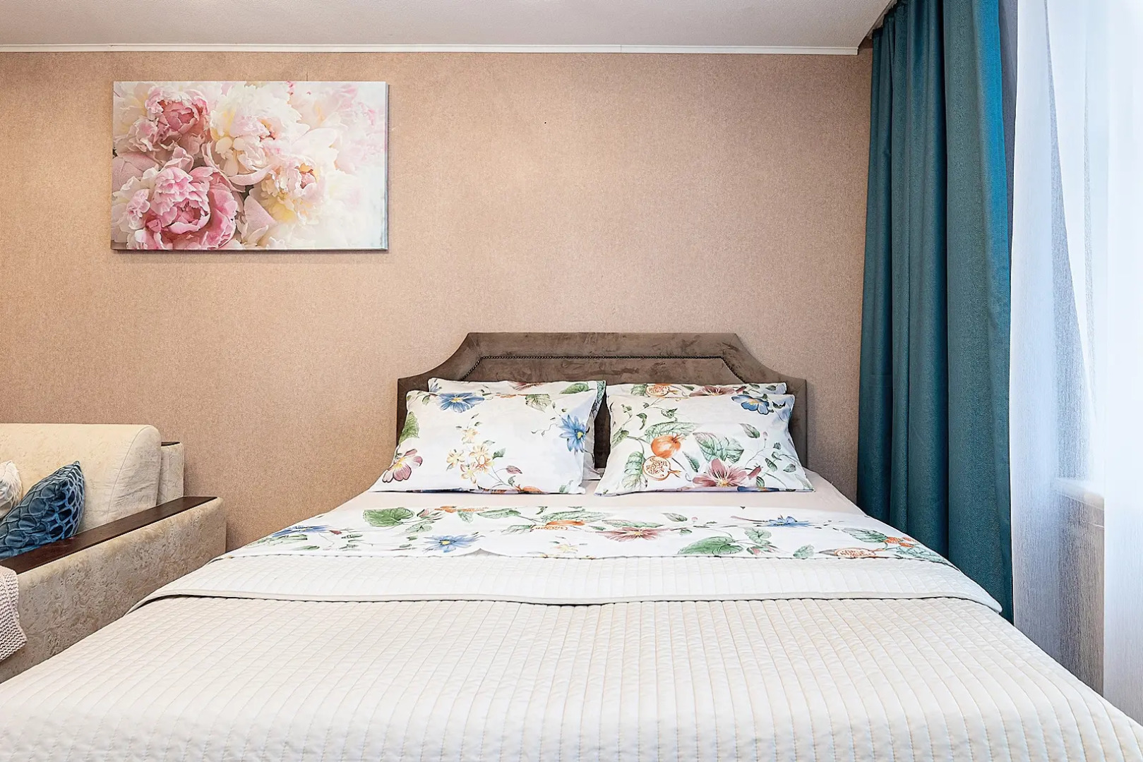 Апартаменты двухкомнатные  на Мещерском бульваре 3/3 .м.Cтрелка. Сова-Дом