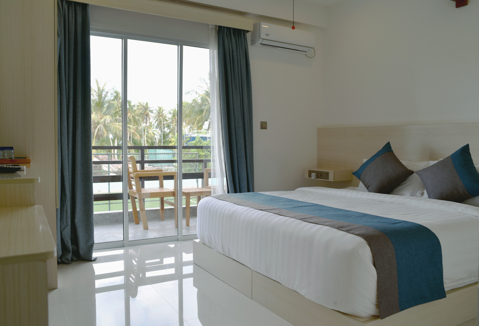 Отель Grand Beach Dhigurah