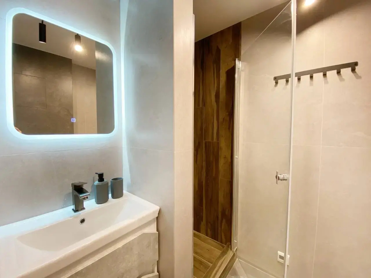 Квартира Стильная Двухкомнатная с Видом на Море во Владивостоке