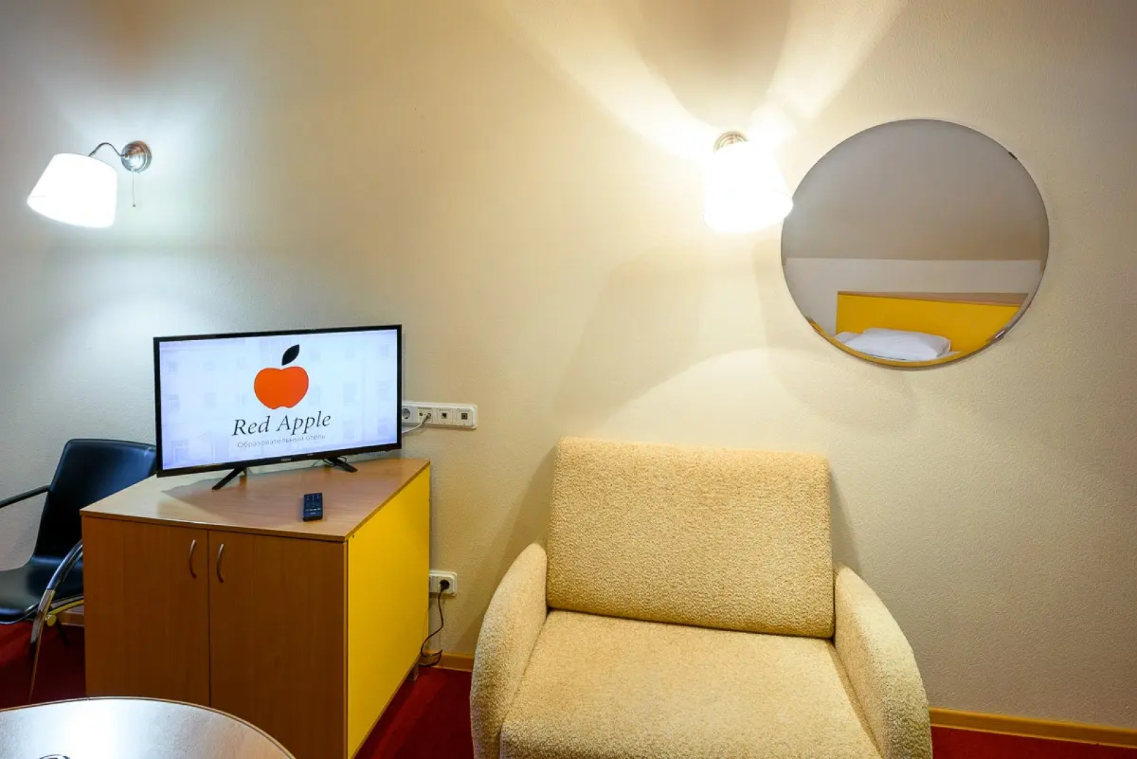 Отель Red Apple