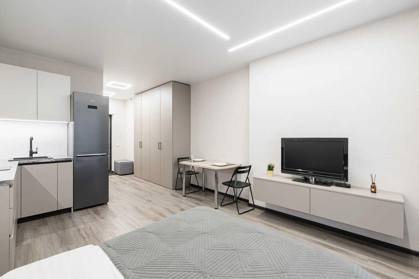 Апартаменты Apart+ Теслы 24 black