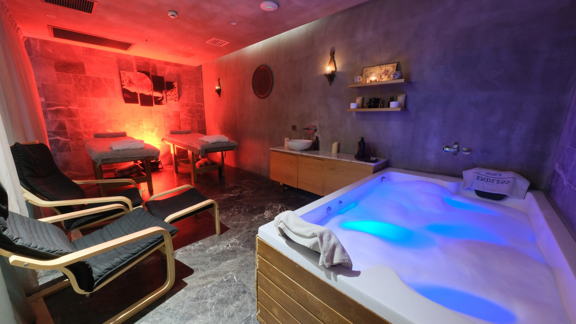 Endless Art Hotel