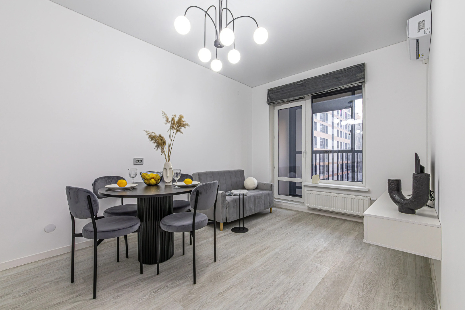 4flats MONOCHROME Квартира у набережной Невы в ЖК бизнес-класса