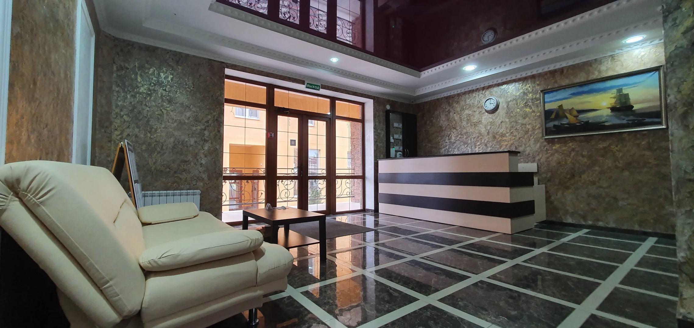 Отель Авалон