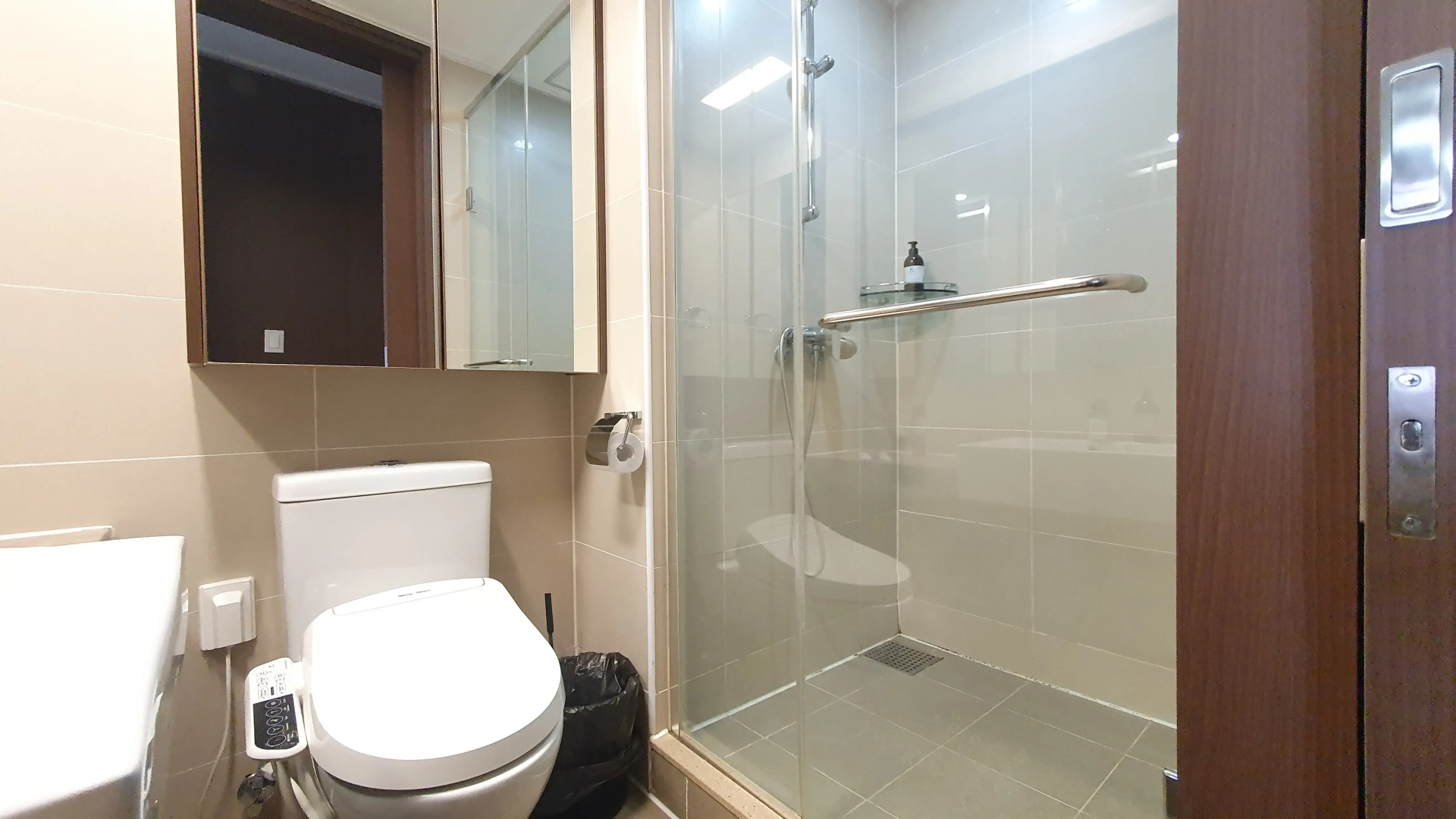 Апартаменты Luxury возле посольства США 19эт. 2х комн.кв с шикарным видом на Мечеть Хазрет Султан