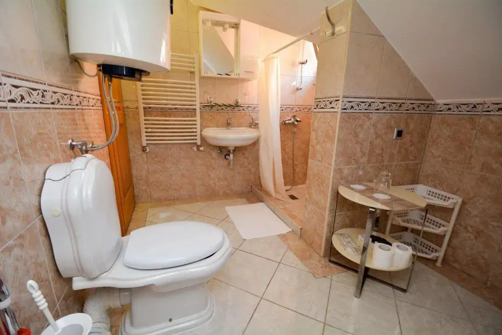 Отель Swiss Holiday