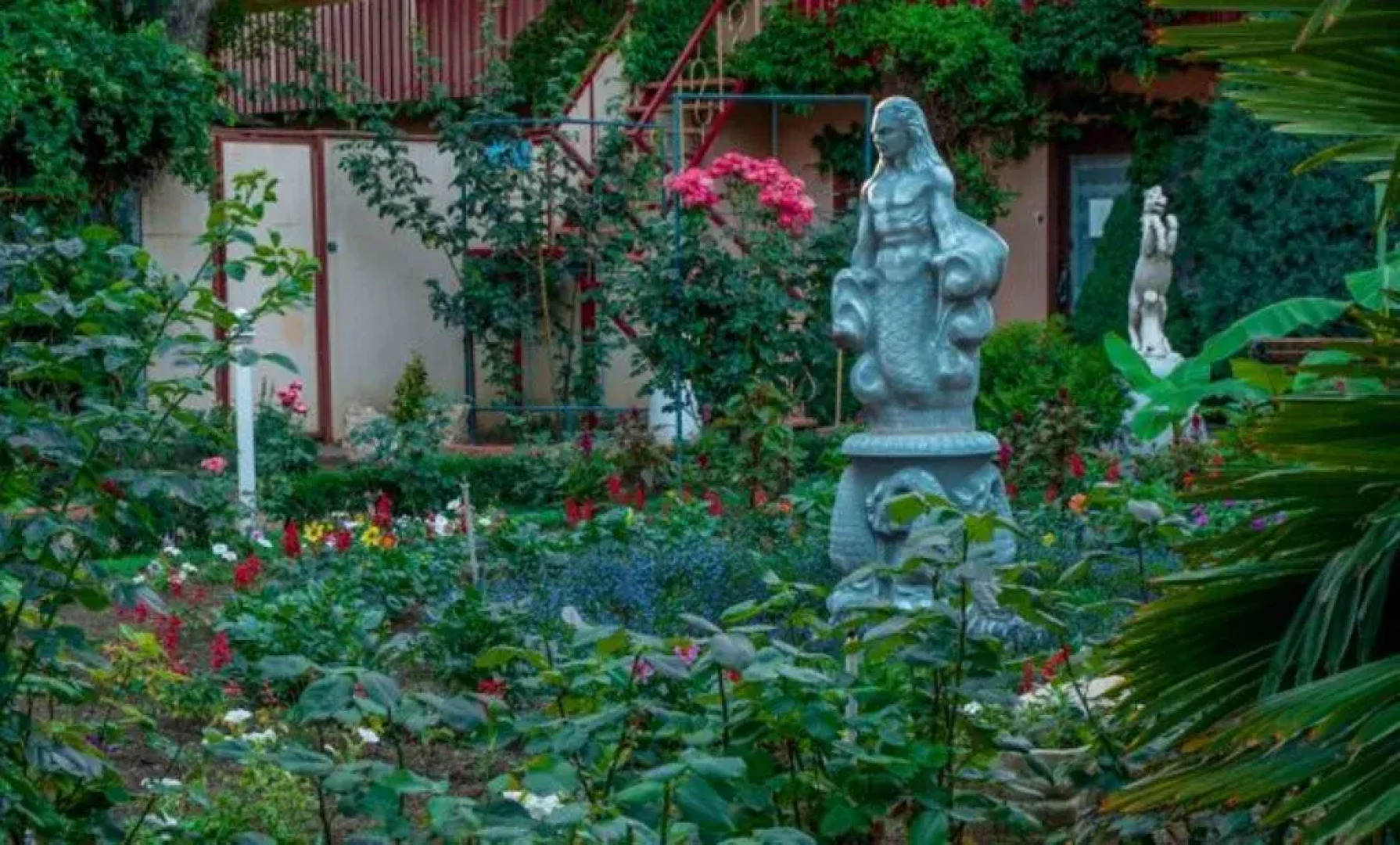 Курортный отель Авангард