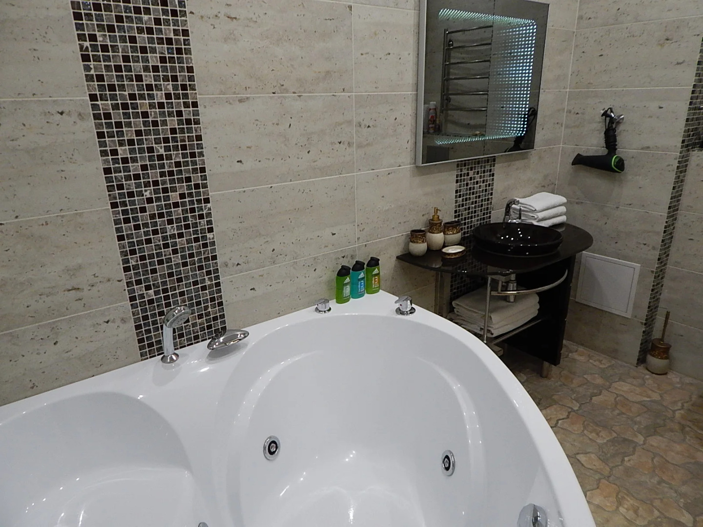 Элитная 2х квартира класса люкс с камином, джакузи и кондиционером на ул. Ядринцевская. Метро площадь Ленина