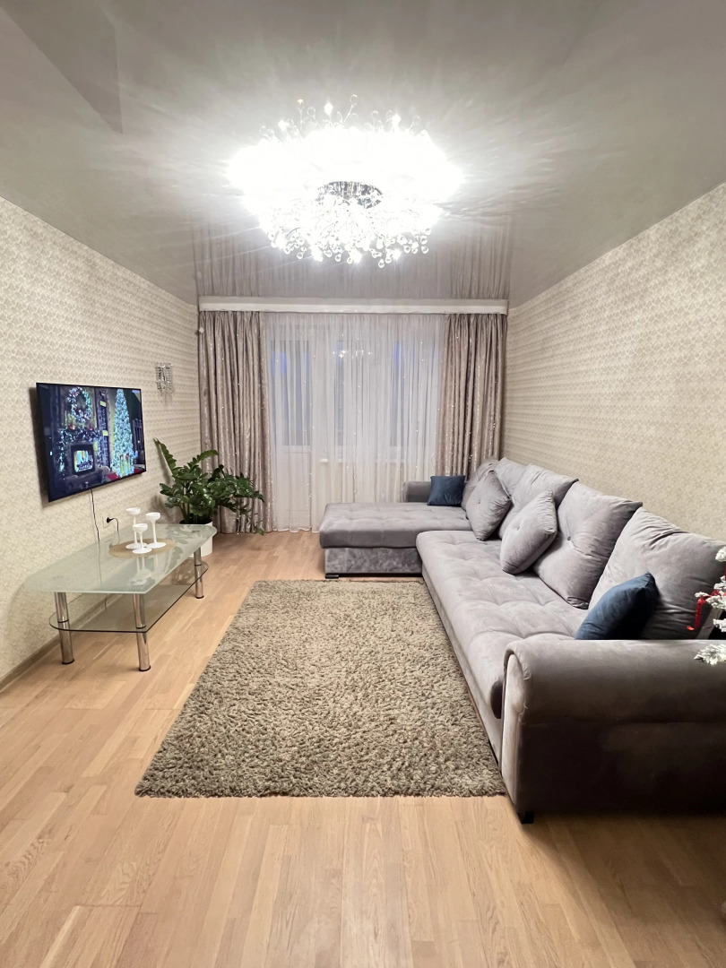 Квартира Большая 4-х комнатная квартира недалеко от центра