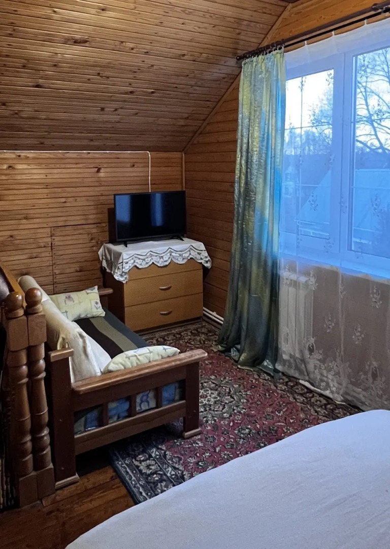 Частный дом четырехкомнатная дача 120 м²