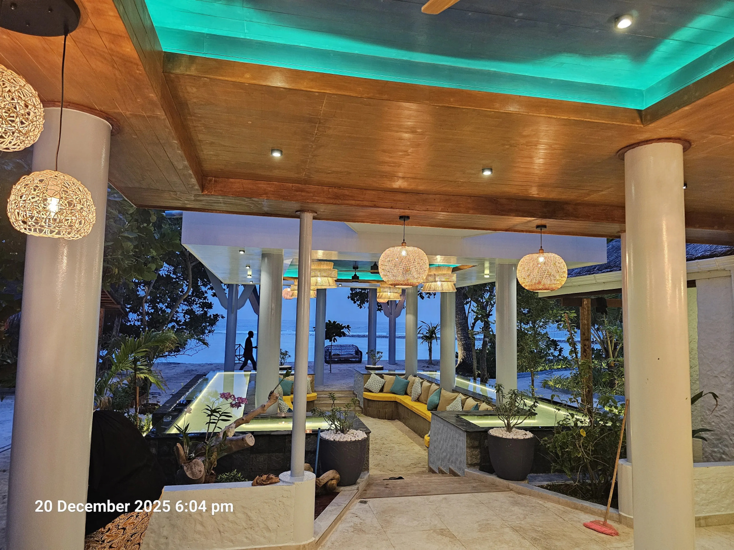 Отель Island Luxury Retreat Maalhos