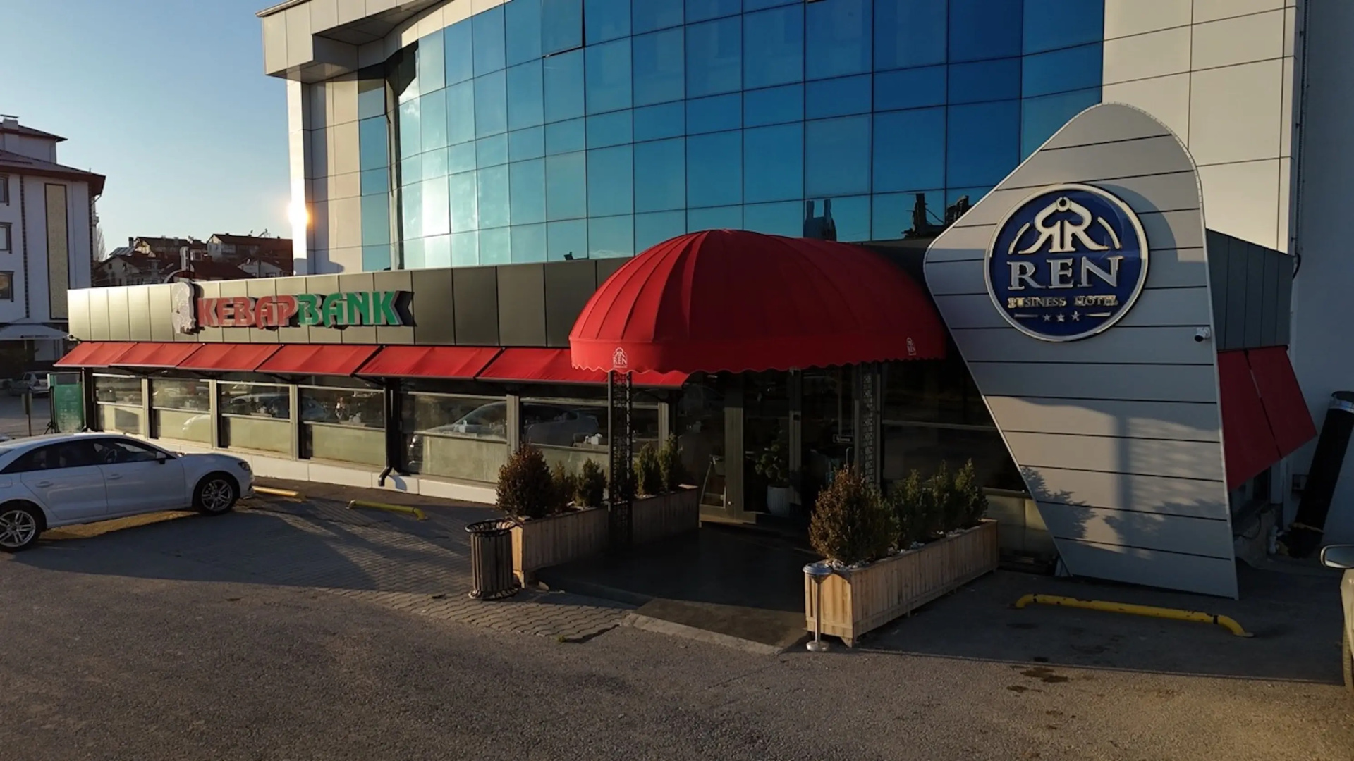 Отель Ren Business
